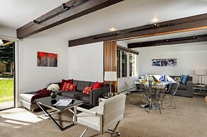 Comfortable & Modern 2 Bedroom Apartments - Right on the Slopes!