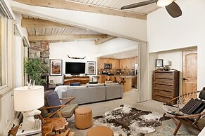 Comfortable & Modern 2 Bedroom Apartments - Right on the Slopes!