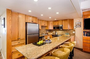 Comfortable & Modern 2 Bedroom Apartments - Right on the Slopes!