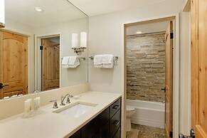 Comfortable & Modern 2 Bedroom Apartments - Right on the Slopes!