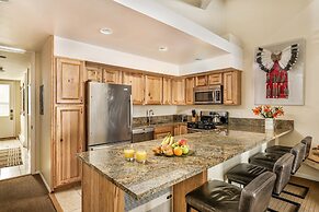 Comfortable & Modern 2 Bedroom Apartments - Right on the Slopes!