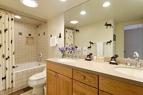 Comfortable & Modern 2 Bedroom Apartments - Right on the Slopes!