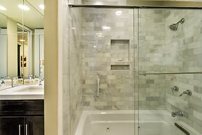 Comfortable & Modern 2 Bedroom Apartments - Right on the Slopes!