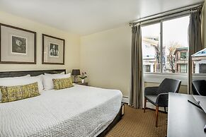 Comfortable & Modern 2 Bedroom Apartments - Right on the Slopes!