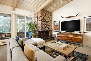 Comfortable & Modern 2 Bedroom Apartments - Right on the Slopes!