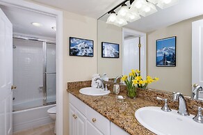 Comfortable & Modern 2 Bedroom Apartments - Right on the Slopes!