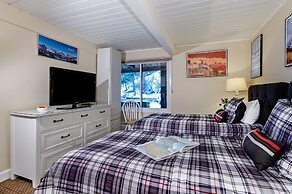 Comfortable & Modern 2 Bedroom Apartments - Right on the Slopes!