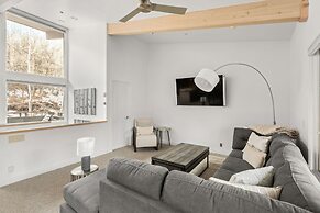 Two Bedroom Apartments with One of a Kind Location on Slopes of Aspen 