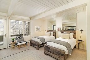 Two Bedroom Apartments with One of a Kind Location on Slopes of Aspen 