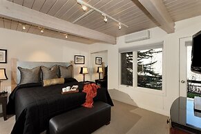 Two Bedroom Apartments with One of a Kind Location on Slopes of Aspen 