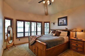 Cheif Lake Lodge 4 Bedroom Home by Redawning