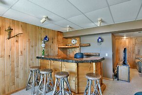 Cheif Lake Lodge 4 Bedroom Home by RedAwning