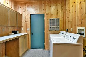 Cheif Lake Lodge 4 Bedroom Home by RedAwning