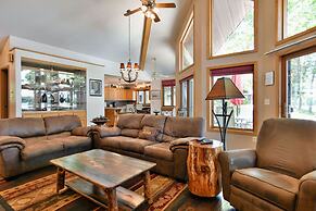 Cheif Lake Lodge 4 Bedroom Home by RedAwning