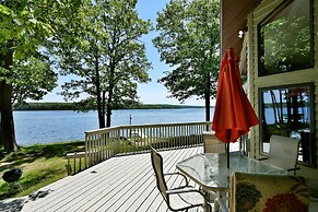 Cheif Lake Lodge 4 Bedroom Home by RedAwning