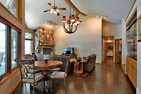 Cheif Lake Lodge 4 Bedroom Home by RedAwning