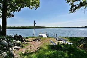 Cheif Lake Lodge 4 Bedroom Home by RedAwning