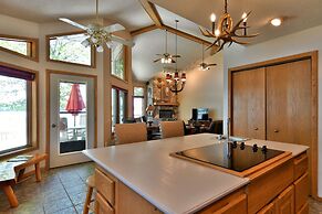 Cheif Lake Lodge 4 Bedroom Home by RedAwning
