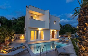 Awesome Home in Kraljevica With Wifi, Outdoor Swimming Pool and Heated