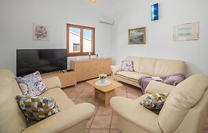 Amazing Home in Dracevac With Outdoor Swimming Pool, Wifi and 3 Bedroo