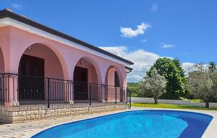 Amazing Home in Dracevac With Outdoor Swimming Pool, Wifi and 3 Bedroo