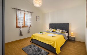 Amazing Home in Dracevac With Outdoor Swimming Pool, Wifi and 3 Bedroo