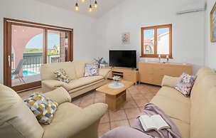 Amazing Home in Dracevac With Outdoor Swimming Pool, Wifi and 3 Bedroo