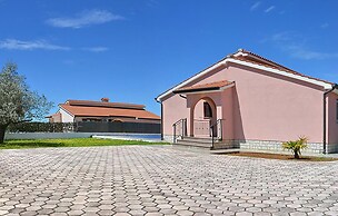 Amazing Home in Dracevac With Outdoor Swimming Pool, Wifi and 3 Bedroo