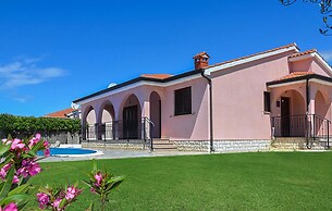 Amazing Home in Dracevac With Outdoor Swimming Pool, Wifi and 3 Bedroo