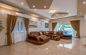 Nice Home in Dubrava kod Sibenika With Outdoor Swimming Pool, Wifi and