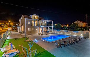 Nice Home in Dubrava kod Sibenika With Outdoor Swimming Pool, Wifi and