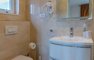 Nice Home in Dubrava kod Sibenika With Outdoor Swimming Pool, Wifi and