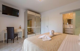 Nice Home in Dubrava kod Sibenika With Outdoor Swimming Pool, Wifi and