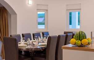 Nice Home in Dubrava kod Sibenika With Outdoor Swimming Pool, Wifi and