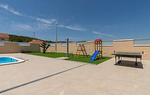 Nice Home in Dubrava kod Sibenika With Outdoor Swimming Pool, Wifi and