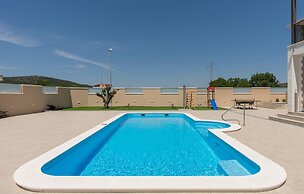 Nice Home in Dubrava kod Sibenika With Outdoor Swimming Pool, Wifi and