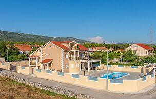 Nice Home in Dubrava kod Sibenika With Outdoor Swimming Pool, Wifi and