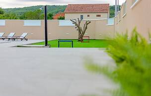 Nice Home in Dubrava kod Sibenika With Outdoor Swimming Pool, Wifi and