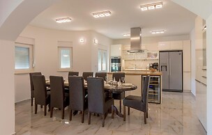 Nice Home in Dubrava kod Sibenika With Outdoor Swimming Pool, Wifi and