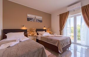 Nice Home in Dubrava kod Sibenika With Outdoor Swimming Pool, Wifi and