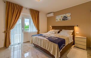 Nice Home in Dubrava kod Sibenika With Outdoor Swimming Pool, Wifi and