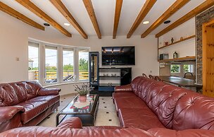 Stunning Home in Smrika With Wifi and 3 Bedrooms