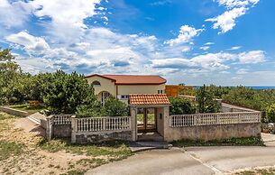 Stunning Home in Smrika With Wifi and 3 Bedrooms