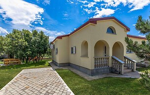 Stunning Home in Smrika With Wifi and 3 Bedrooms