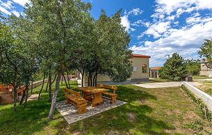 Stunning Home in Smrika With Wifi and 3 Bedrooms