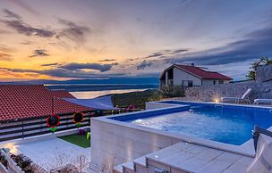 Amazing Home in Dramalj With Wifi, 2 Bedrooms and Outdoor Swimming Poo