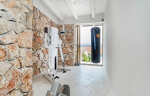 Amazing Home in Dramalj With Wifi, 2 Bedrooms and Outdoor Swimming Poo