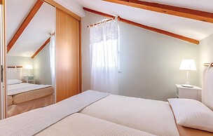 Amazing Home in Dramalj With Wifi, 2 Bedrooms and Outdoor Swimming Poo