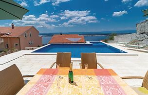 Amazing Home in Dramalj With Wifi, 2 Bedrooms and Outdoor Swimming Poo