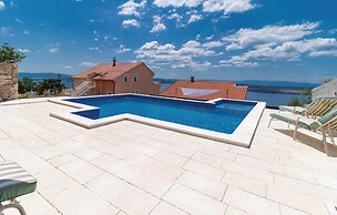 Amazing Home in Dramalj With Wifi, 2 Bedrooms and Outdoor Swimming Poo